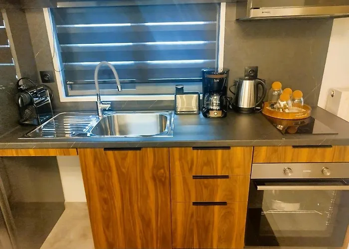 Frank And Jimmy Apartment *