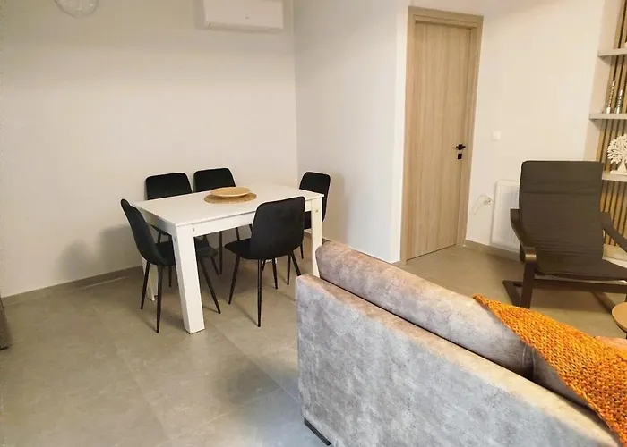 Frank And Jimmy Apartment *